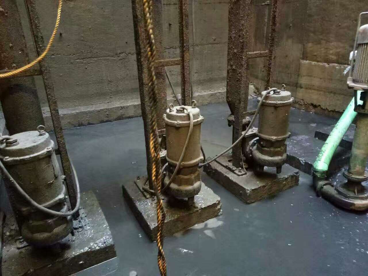 新抚污水池清理