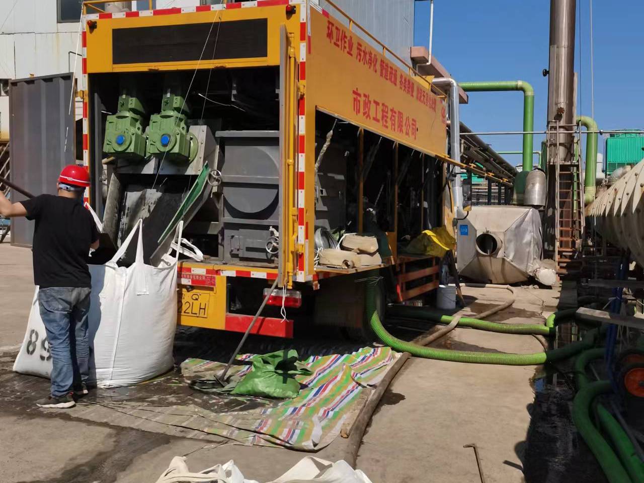 新抚淤泥压干处理